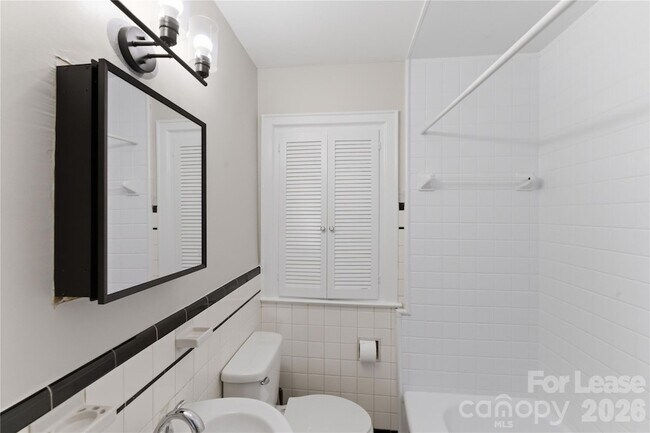 Building Photo - 2405 Greenland Ave