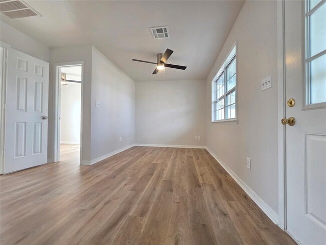 Building Photo - 411 W 4th St