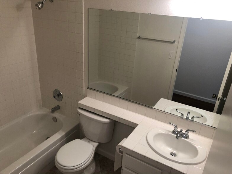 Building Photo - 147 Coventry Dr