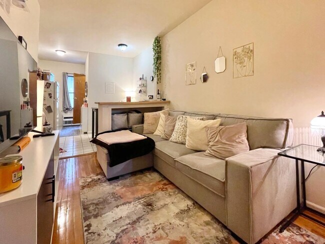 Building Photo - 707 Adams St