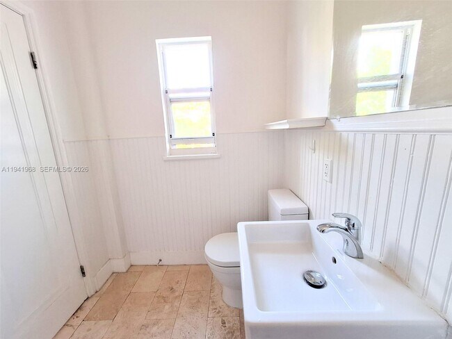 Building Photo - 4035 Meridian Ave