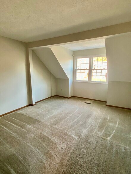 Building Photo - 30 Monmouth Dr