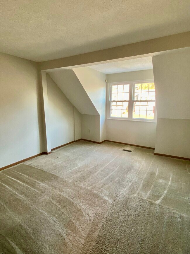 Building Photo - 30 Monmouth Dr