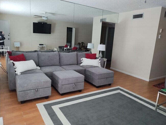 Building Photo - 5500 Old Ocean Blvd