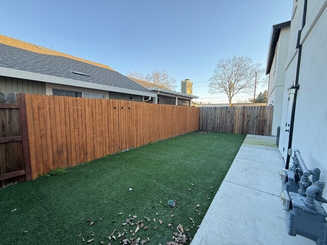 Building Photo - 8461001/85