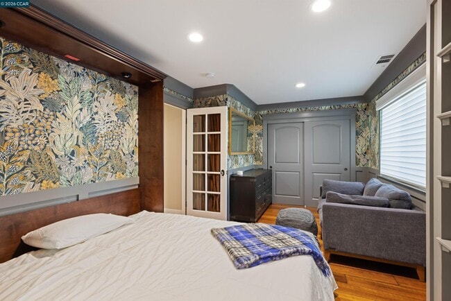 Building Photo - 10 Jolie Ln