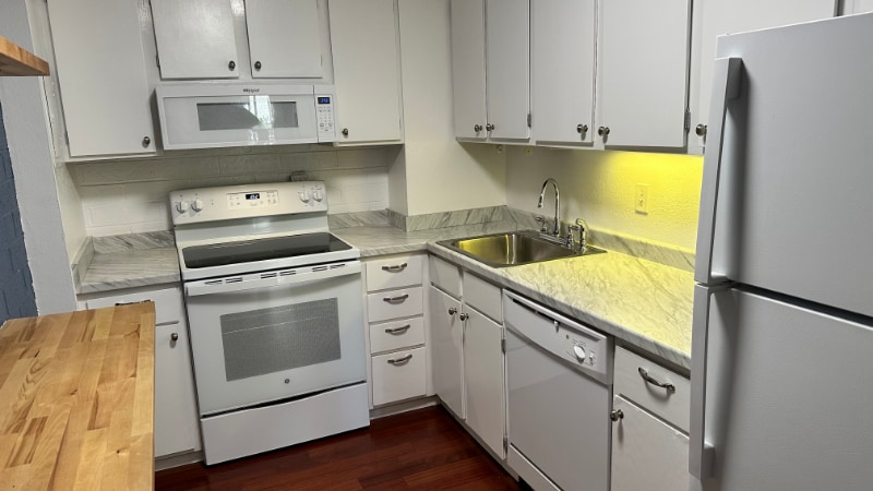 Building Photo - 460 S Marion St Pkwy