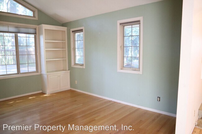 Building Photo - 1 br, 1 bath House - 2321 E. 16th St