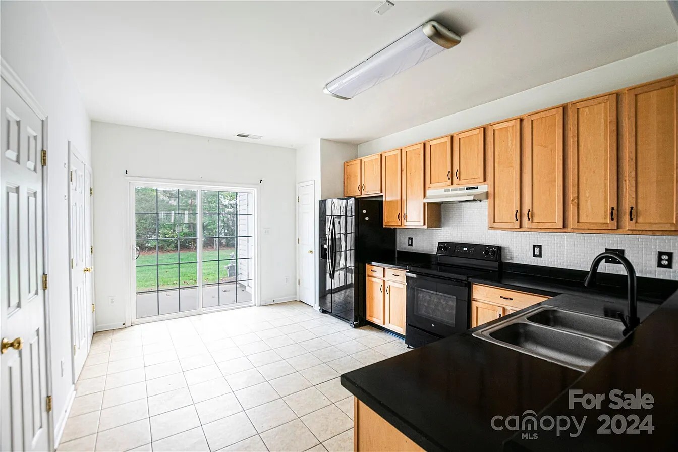 Kitchen - 2856 Summergrove Ct