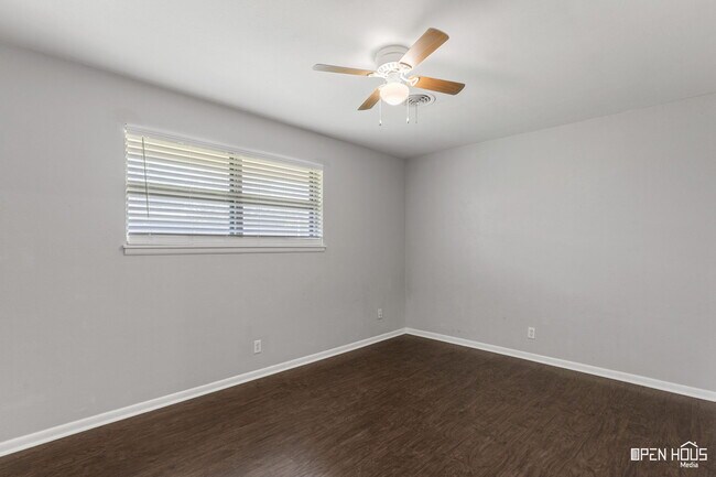 Building Photo - 4805 Big Bend Dr