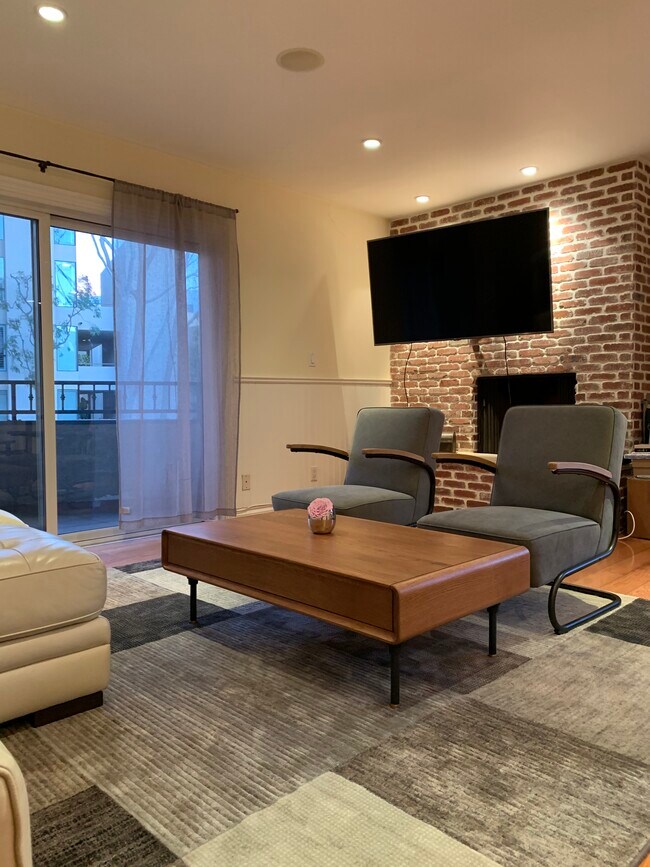 Building Photo - 451 S Barrington Ave