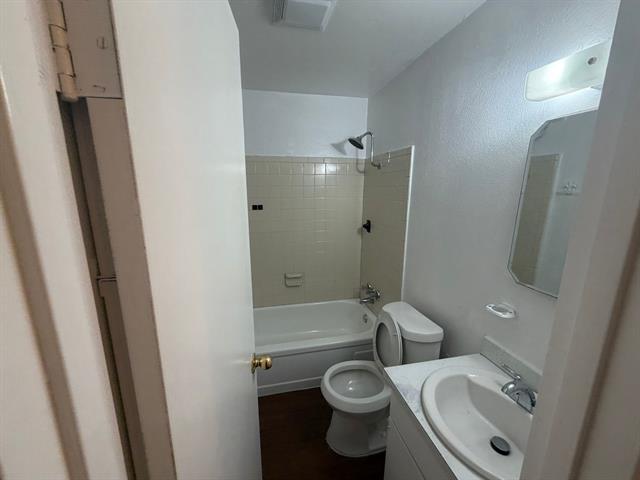 Building Photo - 1706 Shepherd Ln