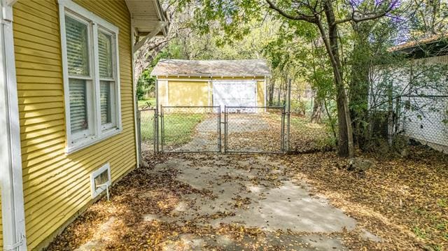 Building Photo - 2317 Honeysuckle Ave