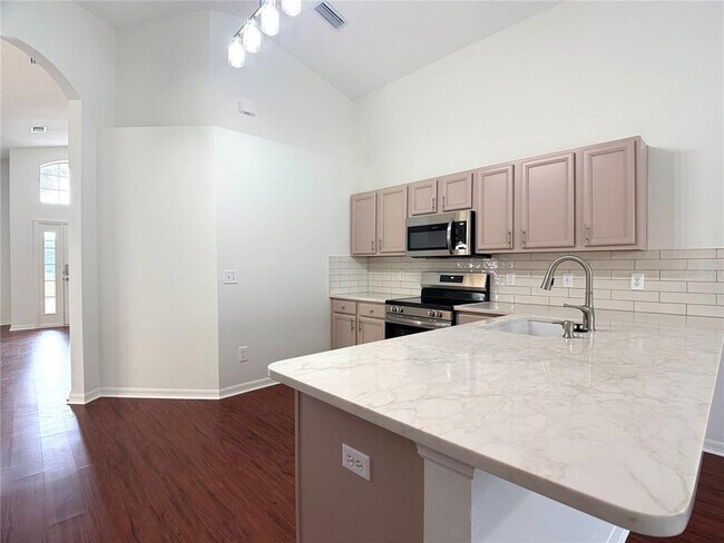 Building Photo - 538 Solana Cir