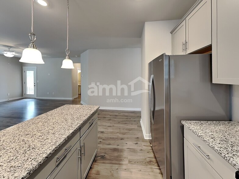 Building Photo - 108 Landsdown Xing