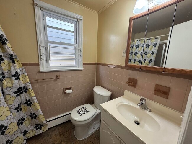 Building Photo - 90 Roosevelt Ave