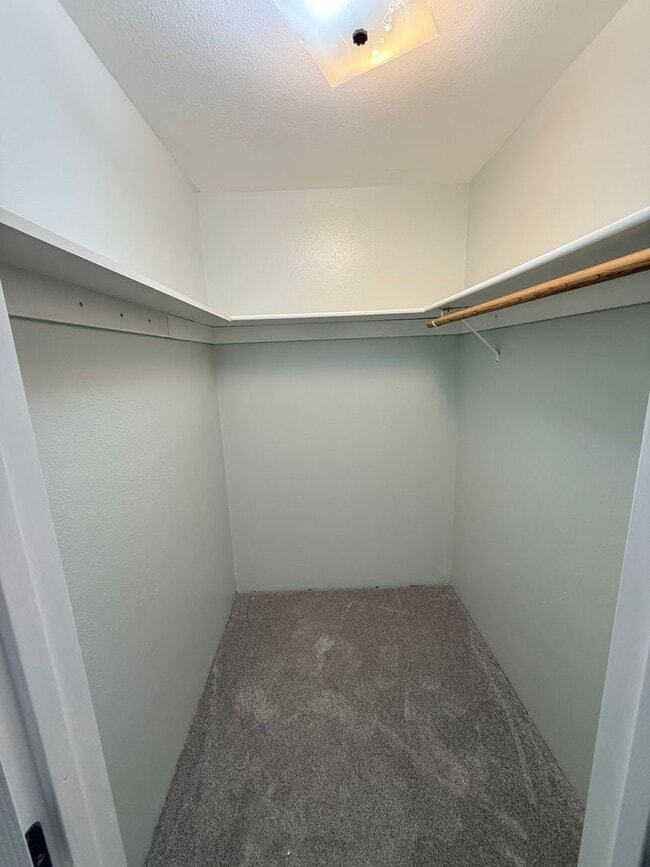 Building Photo - Newly renovated 1892sqft 4-bedroom, 3-bath home in Portland,