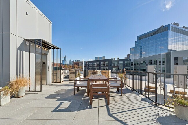 Building Photo - Stunning 1 Bedroom Apartment in University City