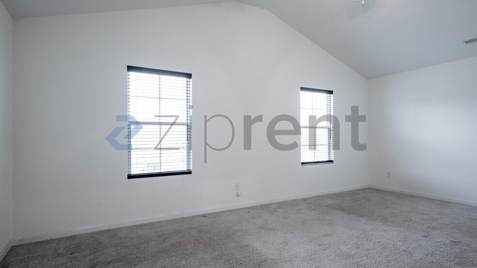 Building Photo - Unit