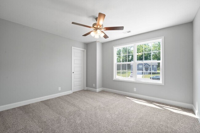 Building Photo - Beautiful Home Close to Fort Campell Ready for You to Make New Memories In