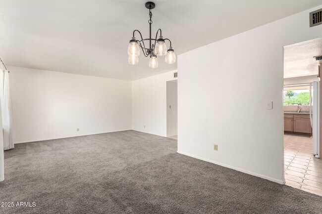 Building Photo - 11621 N 39th St