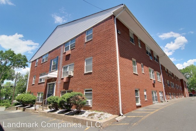Building Photo - 220 W Sumner Ave