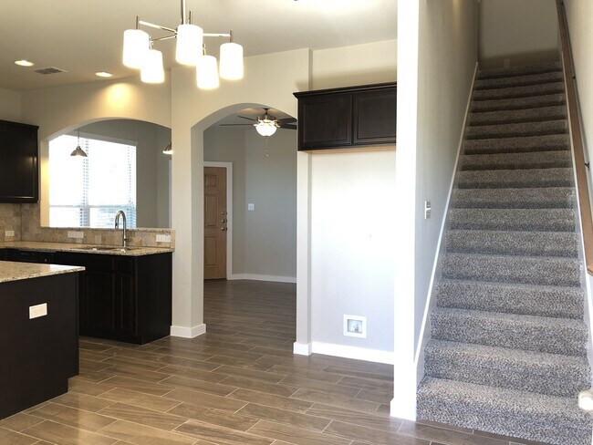 Building Photo - 1044 Sierra Vista Ct