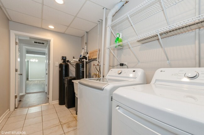 Building Photo - 21429 S 80th Ave