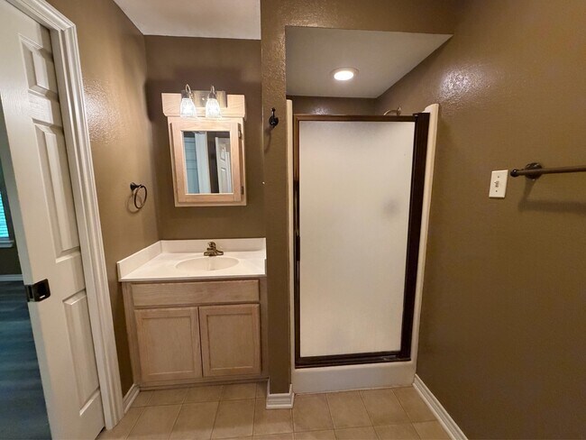 Building Photo - 261 County Rd