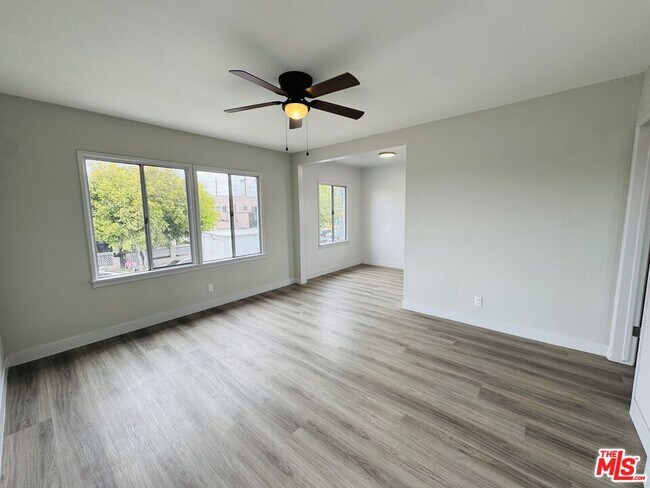 Building Photo - 810 W 62nd St