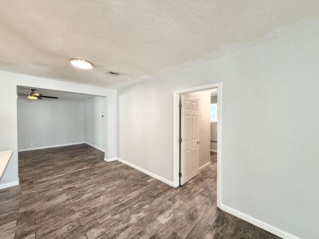 Building Photo - 3553 E Monterosa St