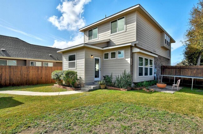 Building Photo - 518 Stonewood Ln