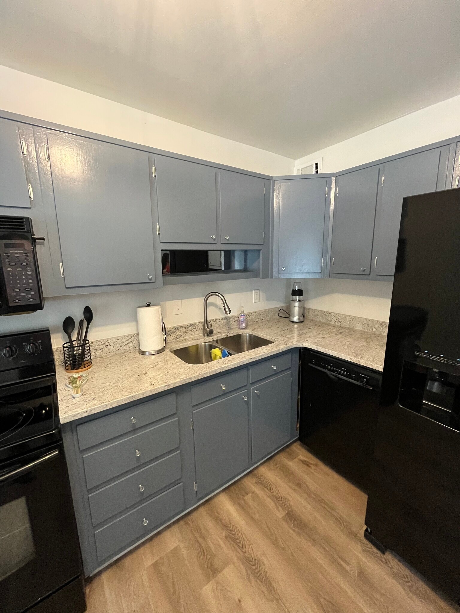 Building Photo - 2530 Rolling View Dr SE