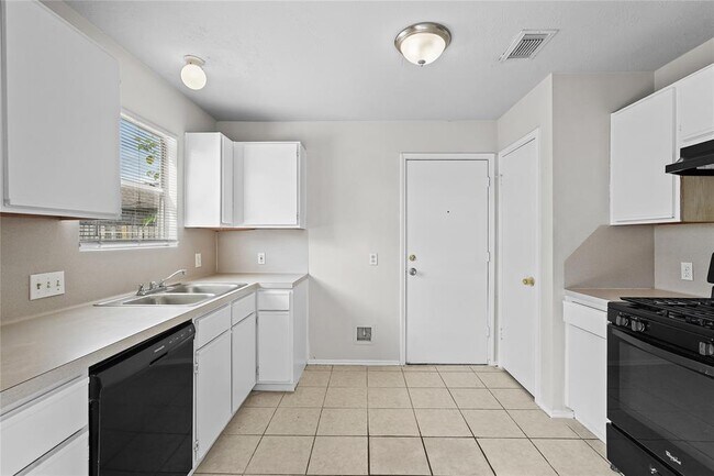 Building Photo - 993 Shelton Ln