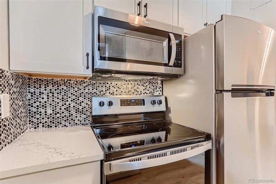 Building Photo - 215 E 11th Ave