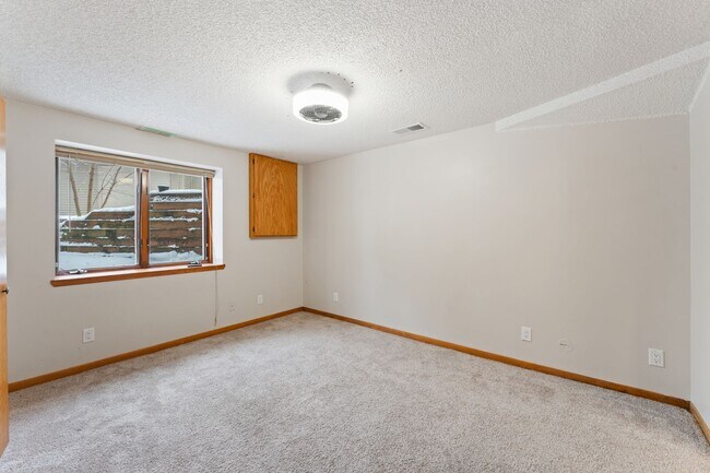 Building Photo - 4765 Penkwe Cir