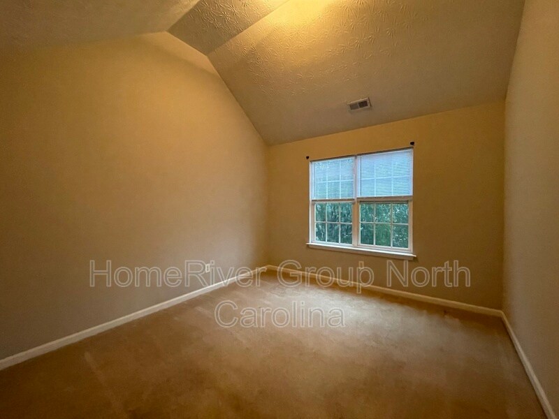 Building Photo - 5111 Eagle Creek Dr