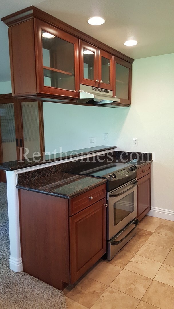 Building Photo - La Jolla, 8430 Via Mallorca #110 -Granite Counters, Community Pool and Spa, Near UCSD!