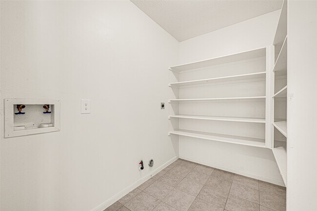 Building Photo - 4826 Gypsy Forest Dr