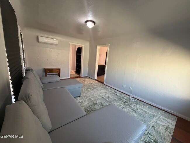 Building Photo - 2618 Idalia Ave