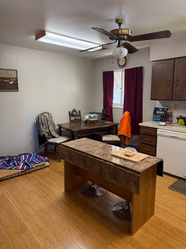 Building Photo - 3-bedroom, 2-bathroom home in the heart of Windsor with Detached Workshop!