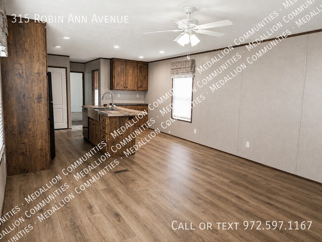 Building Photo - 315 Robin Ann Ave