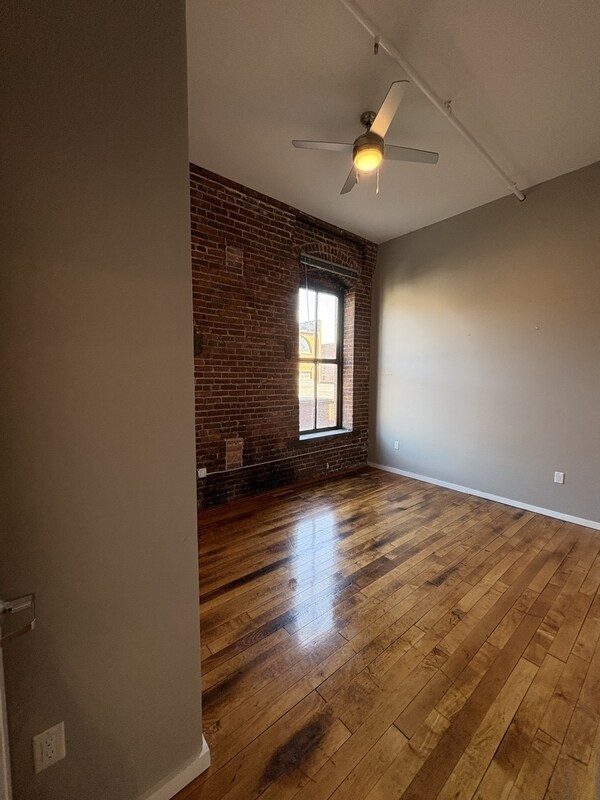 Building Photo - 116 N 5th St