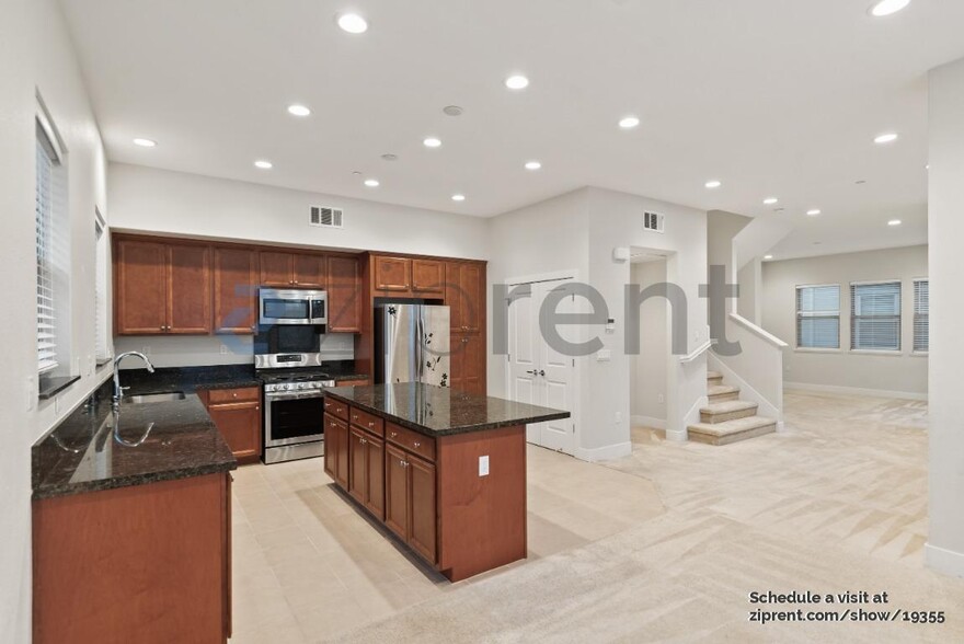 Building Photo - 1752 Hazelnut Ln