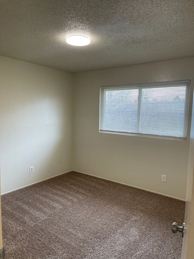 Building Photo - 3313 Willow Ln