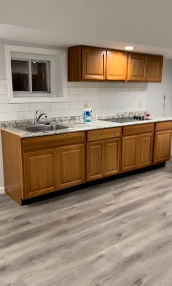 Building Photo - 285 Pearsall Ave