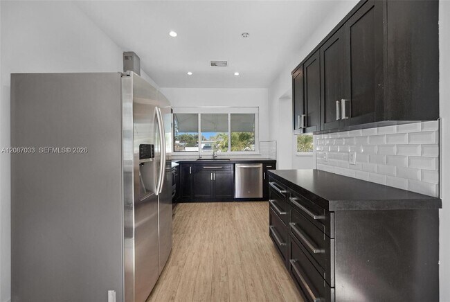 Building Photo - 6476 SW 10th Terrace