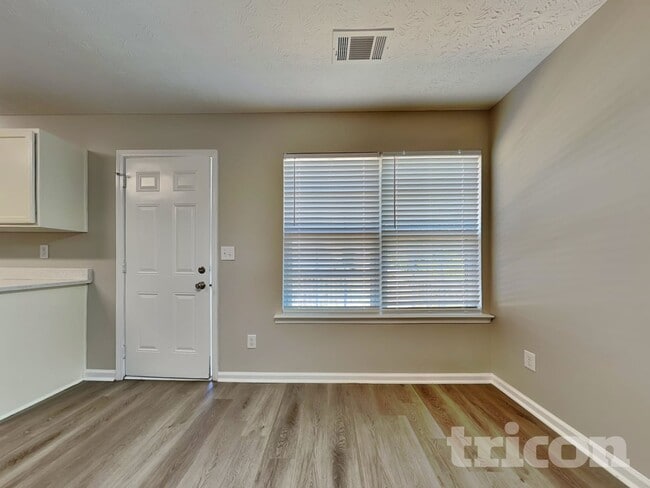 Building Photo - 225 Victoria Blvd