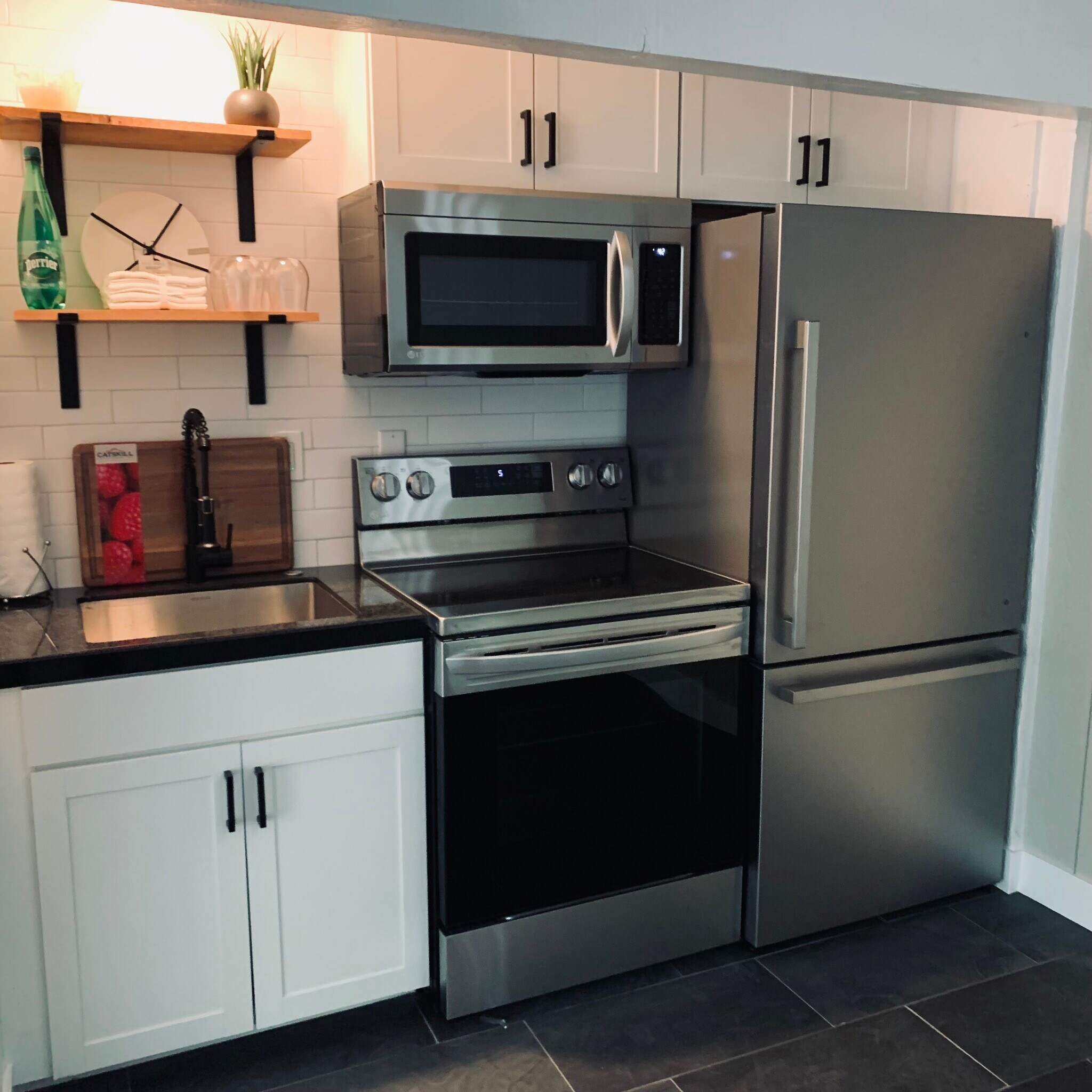 full size appliances - 23501 Ave La Caza