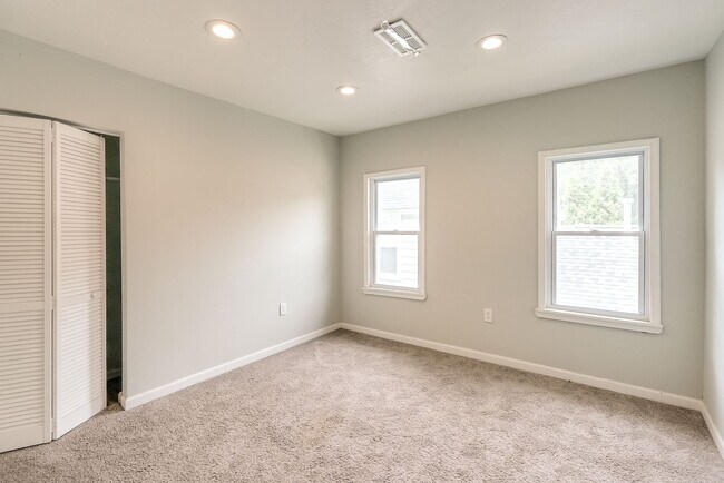 Building Photo - 1212 Rowley Ave